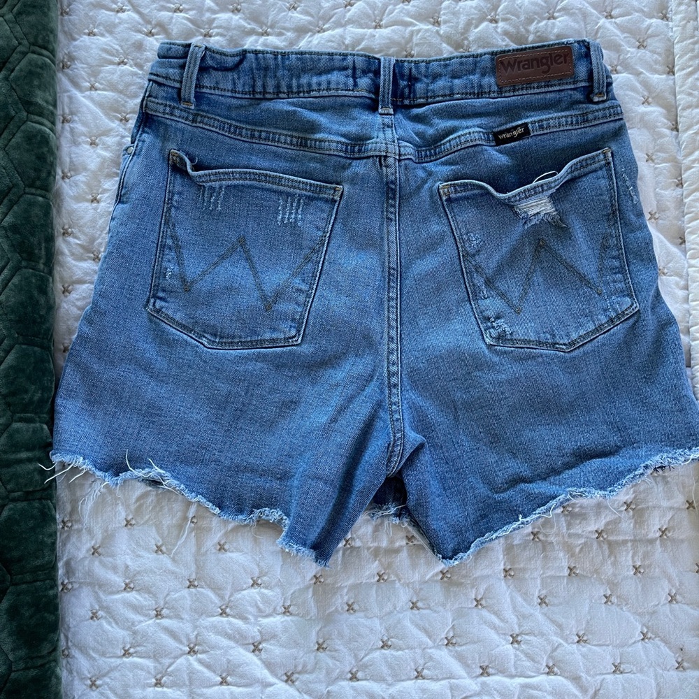 VINTAGE Wrangler Women's distressed Blue Jean Shorts